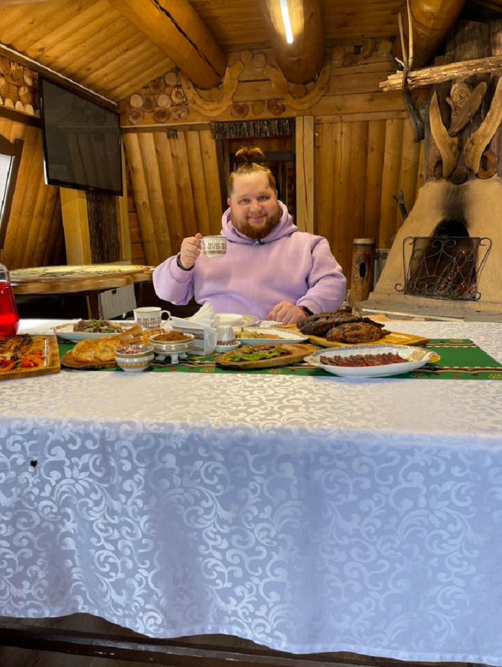 Dmitry Krasilov on tasting local dishes in Yakutsk. A photo: 