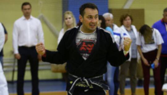 Dmitry Nosov conducted a session of simultaneous struggle with young judokas